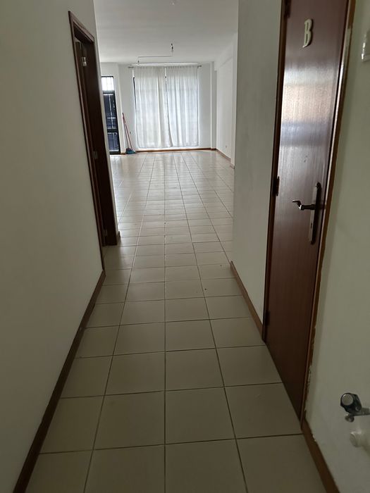 Loja comercial, na rua cónego Manuel Faria, nº160 em Maximinos. Área 90 m2