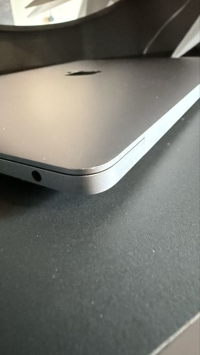 MacbBook Air A2337 M1 8 GB  256 GB super stan bateria 88%