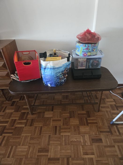 Escrivaninha e mesa de centro ikea