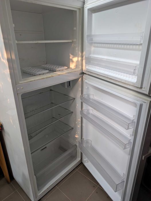 Продам холодильник Whirlpool б/в в нормальному стані WTV4225 W