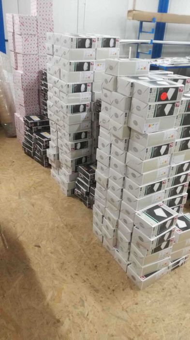 Lampy LED nadwyżki magazynowe, dwie palety
