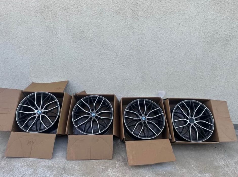 Vendo jantes de BMW raio 19 semi novas.