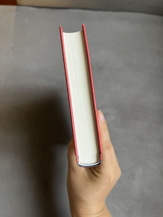 Нова книга «Родина у вогні» Джоніка Оза