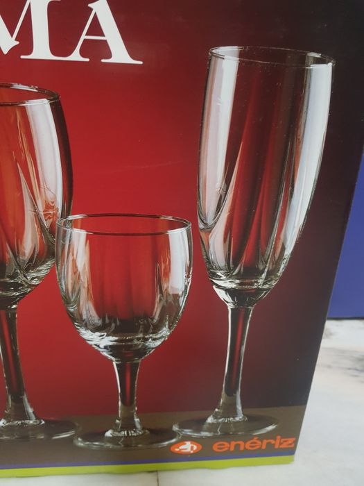 Serviço 24 Copos Vidro ENÉRIZ - Novo. A estrear