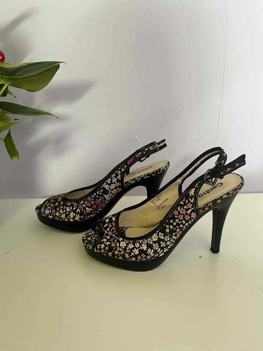 Szpilki damskie we wzorzyste kwiaty marki CENTRO ROZMIAR 36