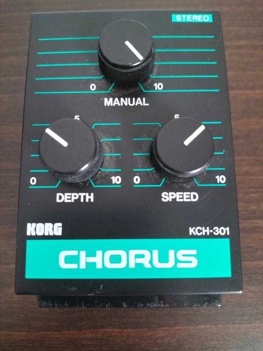 Pedaleira Korg PME-40X com módulo Chorus incluído - analógico / Japão / 80s