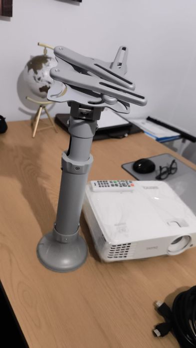 Projetor mais tela de proteção