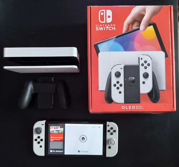 Nintendo Switch OLED - Branca / Preta