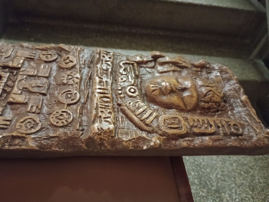 Płaskorzeźba gipsowa