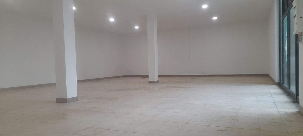 Alugo espaço amplo com 150m²