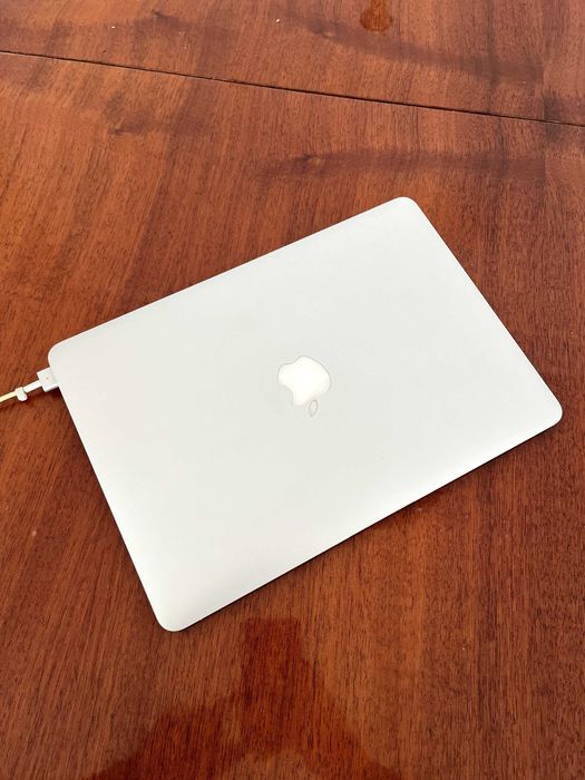Apple Macbook Air 13' 2017 - Bom estado