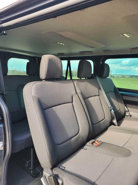 Wynajem busa 9-osobowy