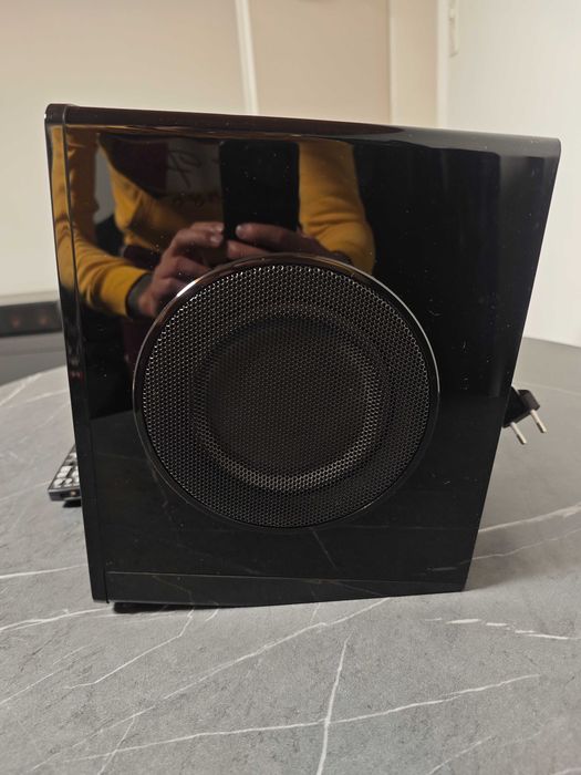 Микро-Hi-Fi систему LG FA162