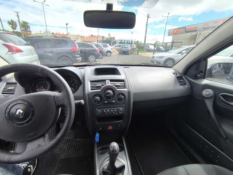 Mégane Comercial Preto 100cv A/C
