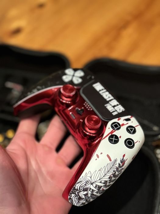 Лімітовані геймпади Dualsense  + кейси