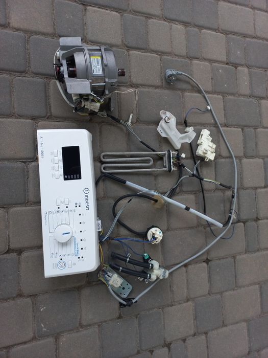 Модуль управління з двигуном і інш. на пральну машинку Indesit  2