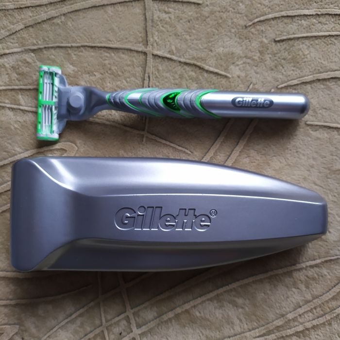Чехол для бритвы Gillette. Новый. Пластиковый.