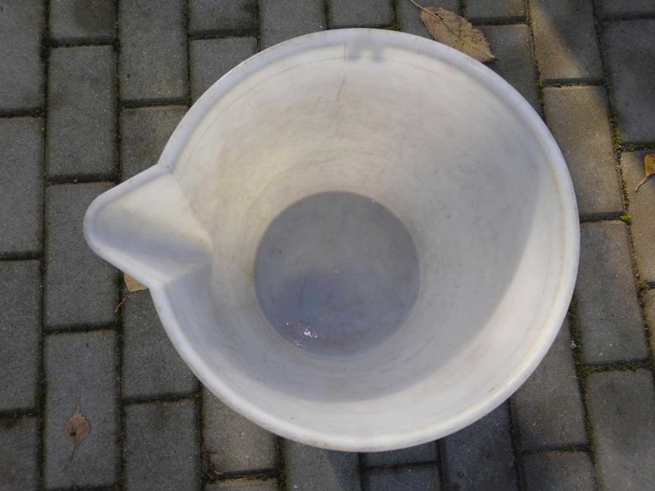 Wiadro plastikowe wiaderko białe z lejkiem dziubkiem 25l 32cm PRL