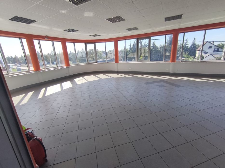 Lokal biurowo-usługowy 200 m²  Łomianki | przy trasie