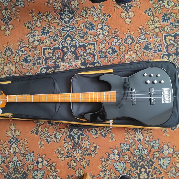 Продам бас гітару Markbass Gloxy