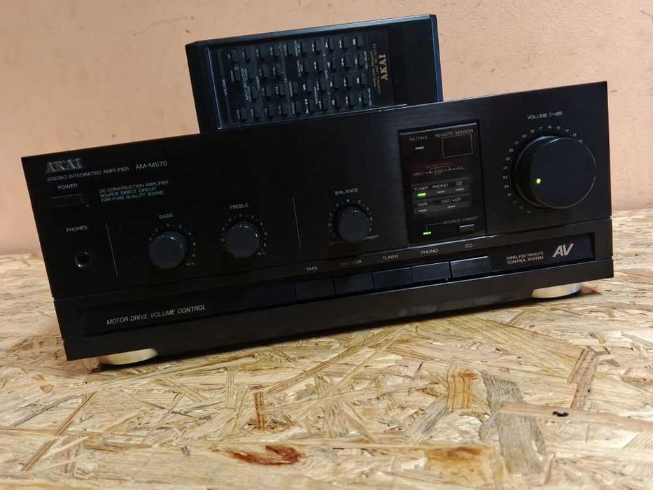 Wzmacniacz AKAI AM-M570 +Pilot! Bardzo ładny stan! /Phono, AUX, Korektor /2x40W Wysyłka!