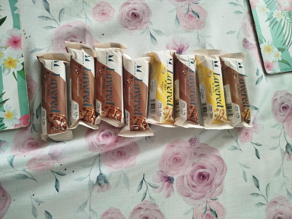 8 batonów proteinowych