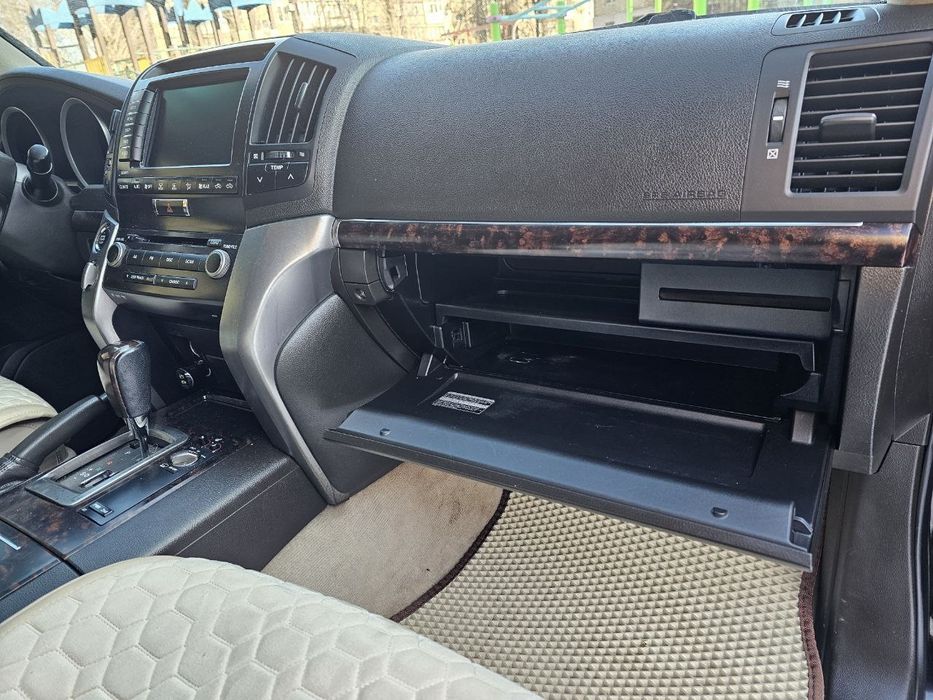 Toyota Land Cruiser 200