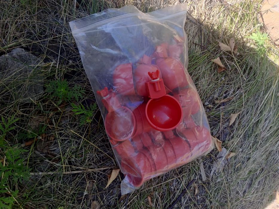 Автоматична чашкова поїлка  для  курей