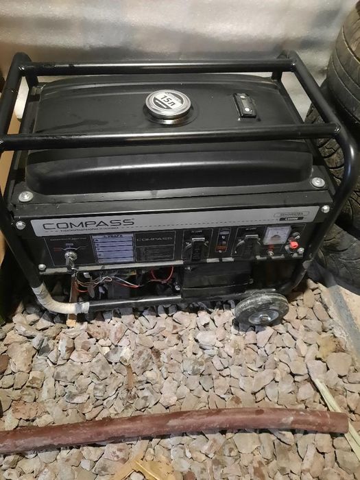 Генератор «компасс» 3 кВт 
15л бак / бензин 
Стартер . Приварені колес