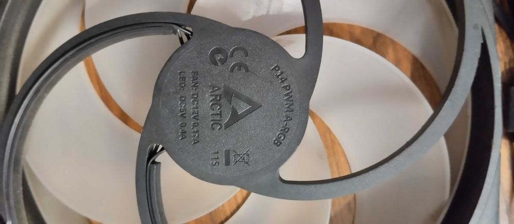 Вентилятори Arctic P14 PWM A-RGB