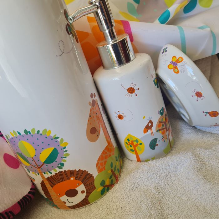 Conjunto loiças WC + Cortina chuveiro