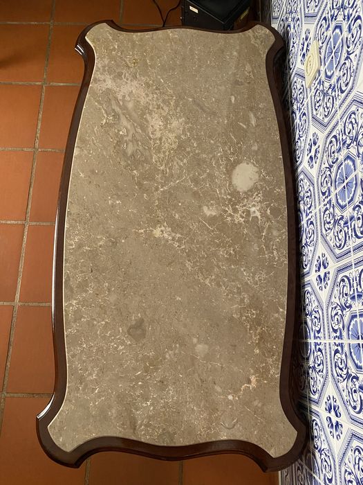 Mesa de centro em mármore