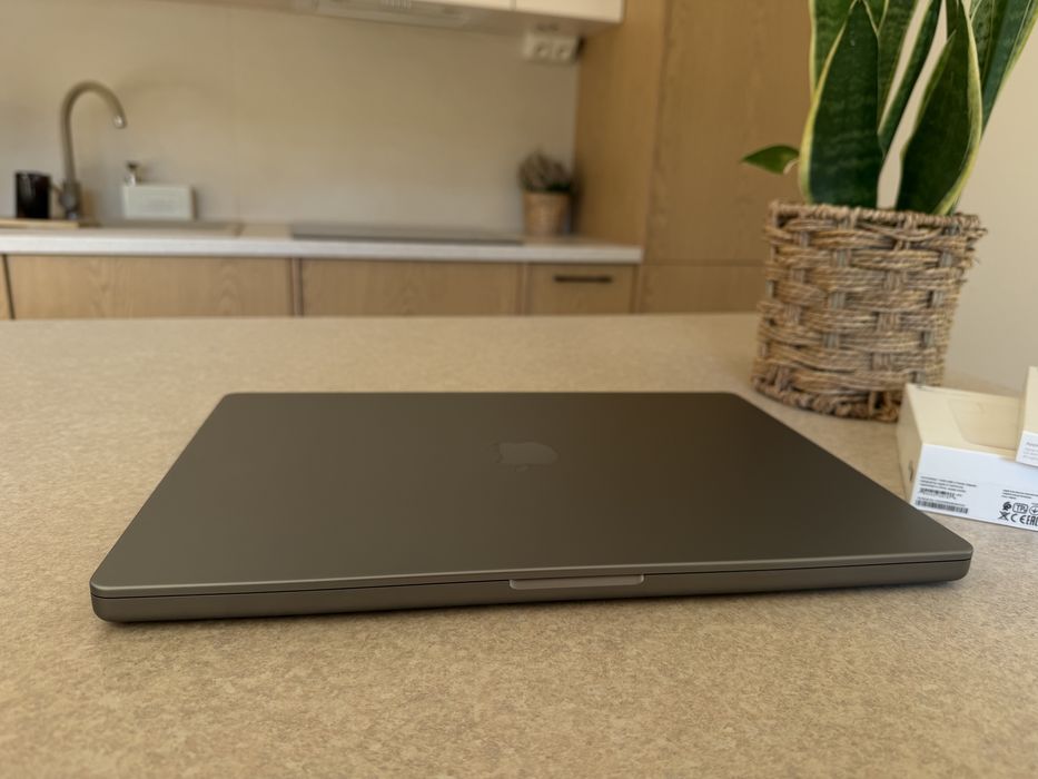 Apple MacBook Pro 16 M1 Max 64GB ram 1TB SSD Space Gray