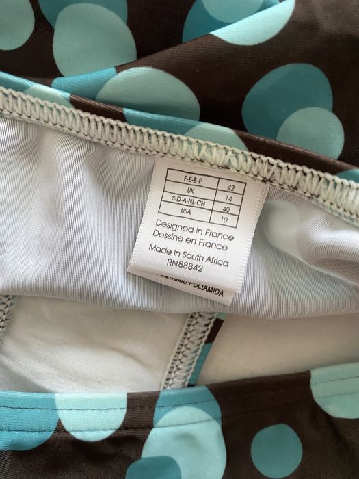 Bikini castanho e azul