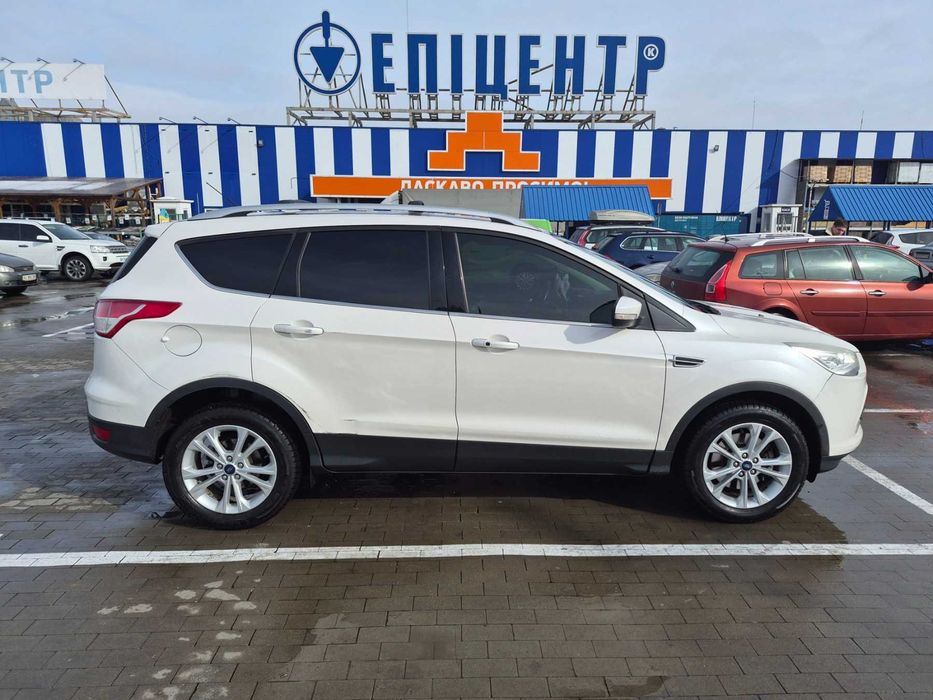 Продам Ford Escape 2013 року в максимальній комплектації Titanium.