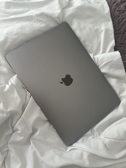 MacBook Air 1,1 GHz 133 cykli 2020 space gray 13.3