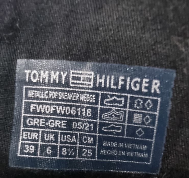 Tommy Hilfiger, z ukrytym koturnem, rozmiar 39, Wysokość obcasa 9cm,