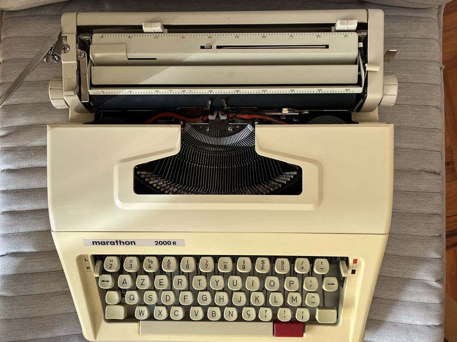 Máquina de Escrever Marathon, modelo 2000R,