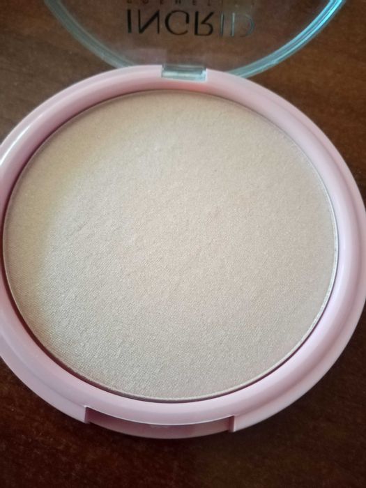 Rozświetlacz do twarzy i ciała Ingrid Team X