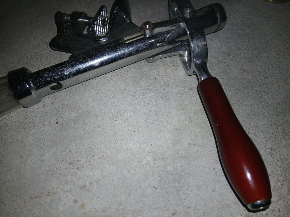 Saca-rolhas de metal