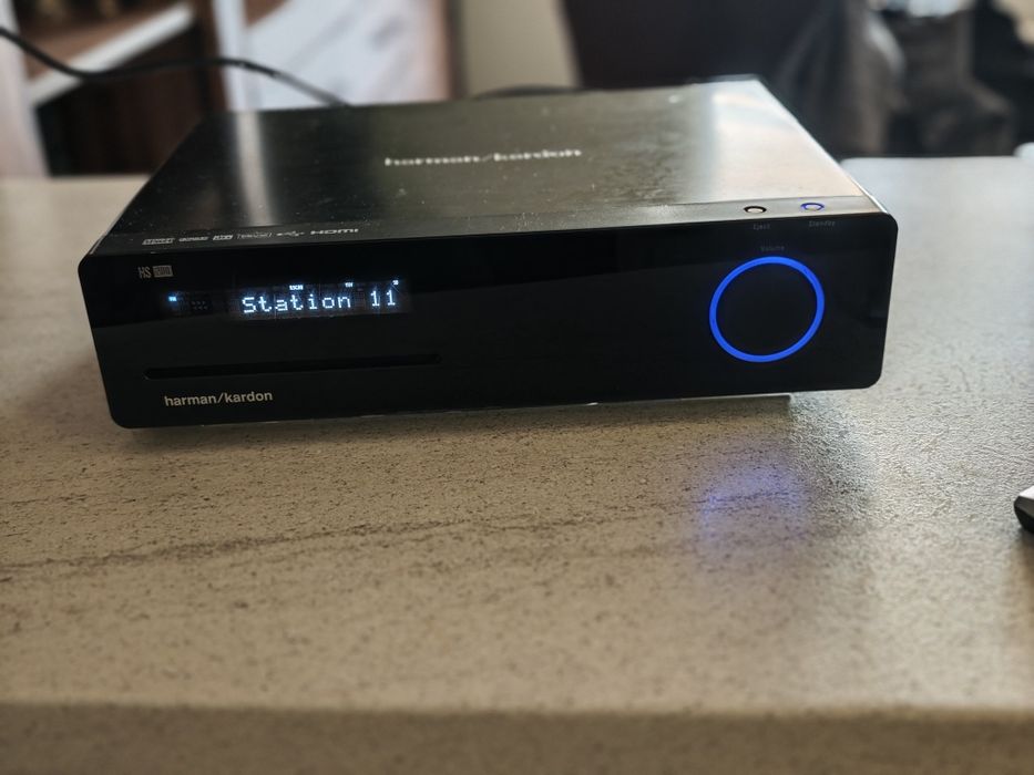 Amplituner Harman Kardon z pilotem