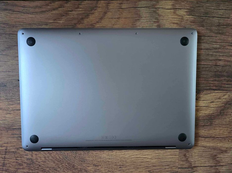 MacBook Pro 13,1 2016