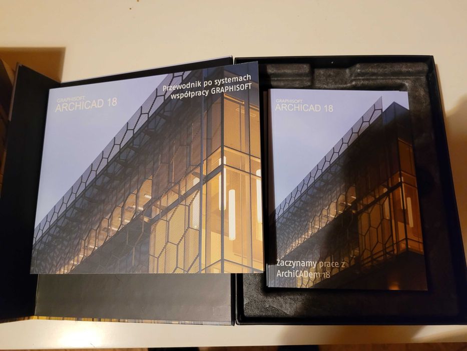 Oryginalne opakowania/kartony kolejnych edycji ArchiCad
