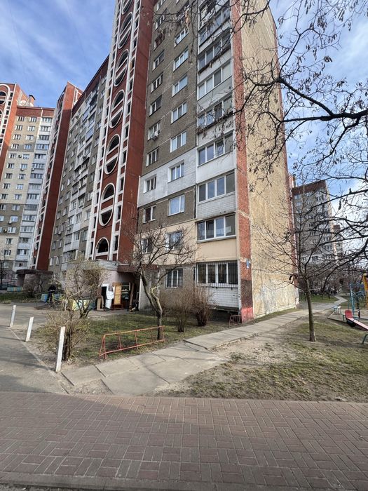 Троєщина, перша орнда-Червоної калини 66а.
