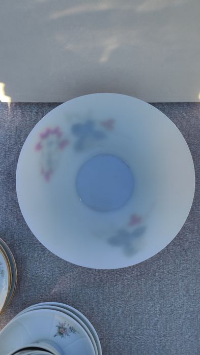 Taça com flores vermelhas