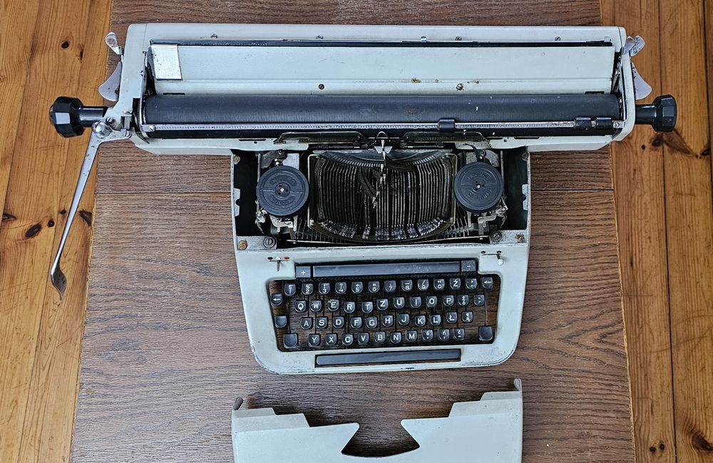 Maszyna do pisania PREDOM-ŁUCZNIK 1007