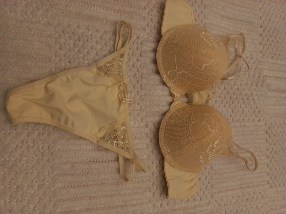 Conjunto novo soutien e tanga em tule bordado e elastano amarelos