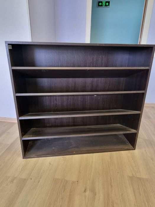 столы и стулья  и стеклянные доски для школы