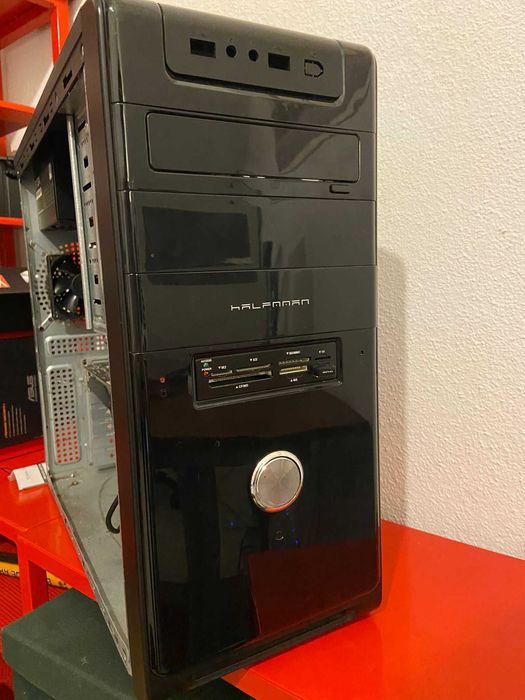 Computador Gaming com uma GTX 1050 Ti e Monitor