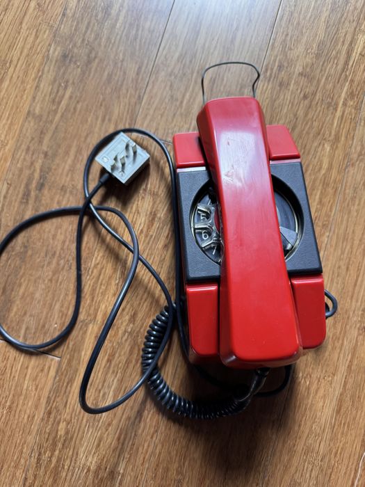Stary telefon PRL